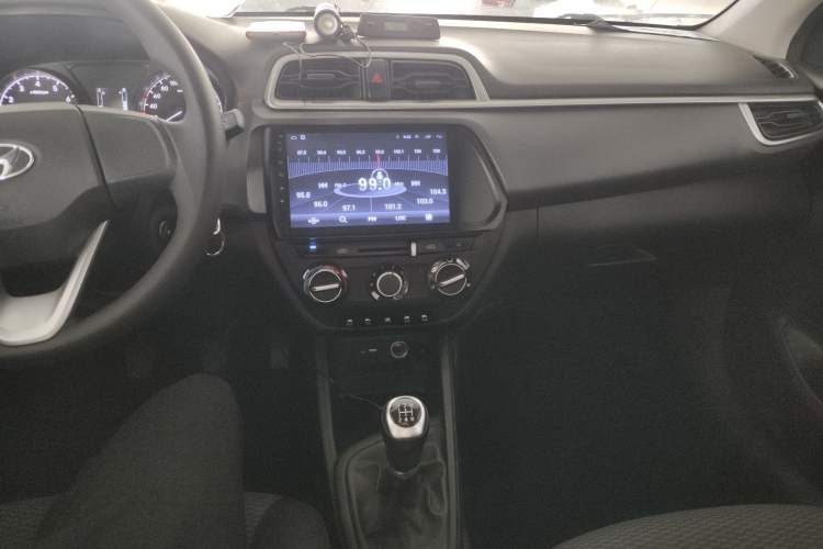Used Hyundai Verna (older generation) 2017 1.4L Manual Huancai Edition China V Standard Audio And AC Panel