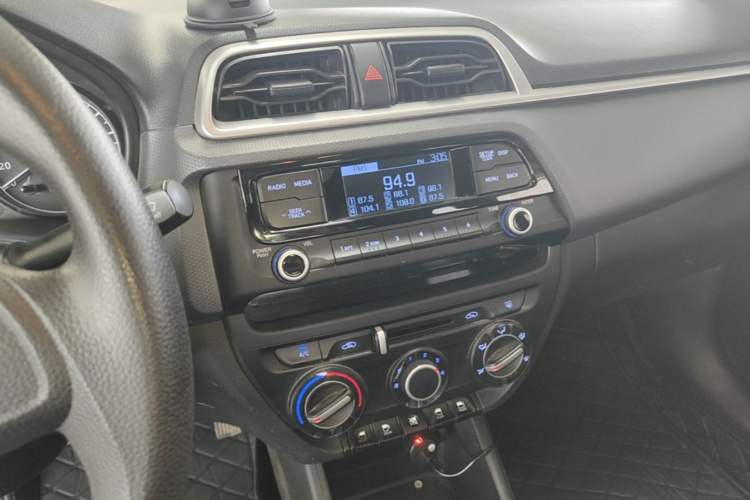 Used Hyundai Verna (older generation) 2017 1.4L Automatic YueXiang Edition China V-standard Audio And AC Panel