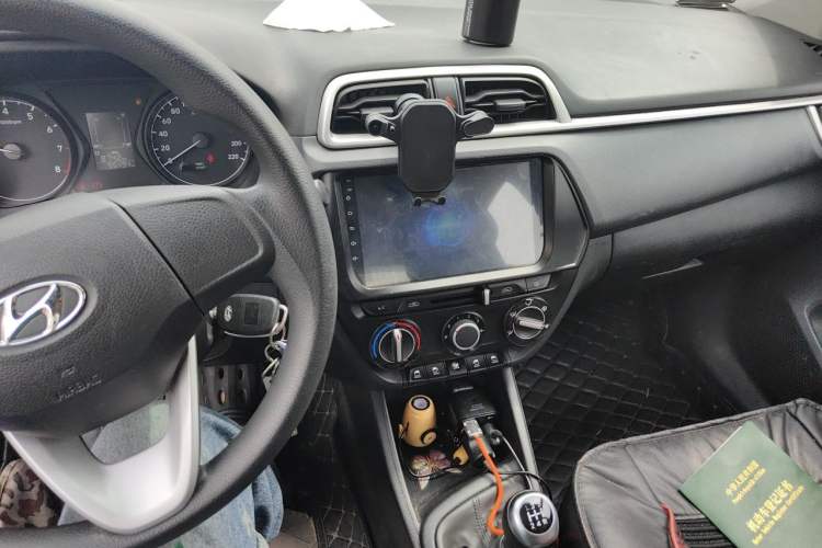 Used Hyundai Verna (older generation) 2017 1.4L Manual Huancai Edition China V Standard Audio And AC Panel