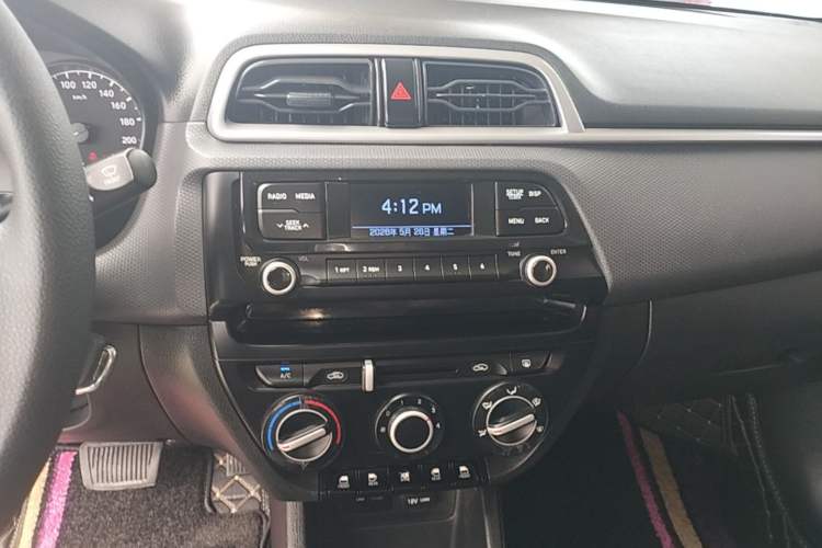 Used Hyundai Verna (older generation) 2017 1.4L Automatic YueXiang Edition China VI Standard Audio And AC Panel