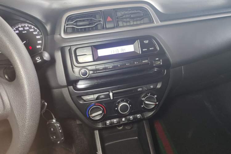 Used Hyundai Verna (older generation) 2017 1.4L Manual Refreshed Version China V Standard Audio And AC Panel