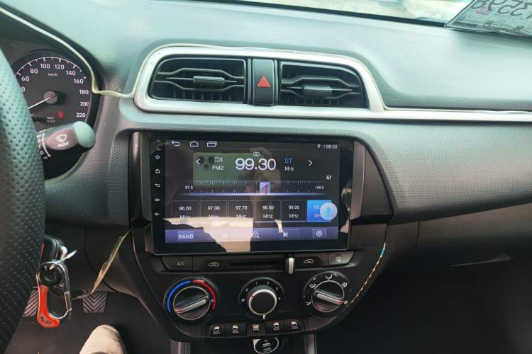 Used Hyundai Verna (older generation) 2017 1.4L Manual Colorful Skyroof Version China V Standard Audio And AC Panel