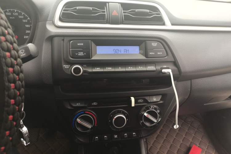 Used Hyundai Verna (older generation) 2017 1.4L Manual Refreshed Version China V Standard Audio And AC Panel