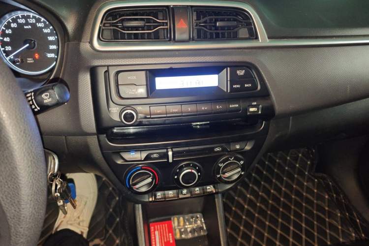 Used Hyundai Verna (older generation) 2017 1.4L Manual Refreshed Version China VI Standard Audio And AC Panel