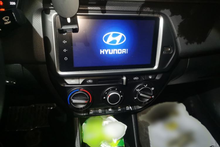 Used Hyundai Verna (older generation) 2017 1.4L Automatic YueXiang Connected Version China V Standard Audio And AC Panel