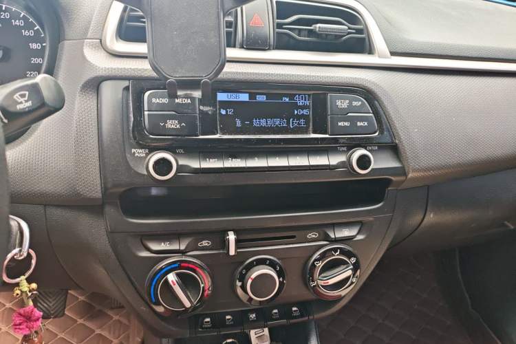 Used Hyundai Verna (older generation) 2017 1.4L Manual Huancai Edition China V Standard Audio And AC Panel