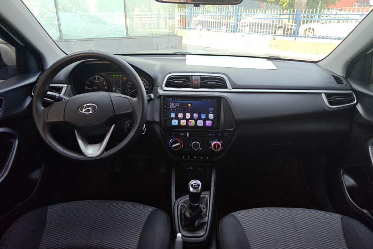 Used Hyundai Verna (older generation) 2017 1.4L Manual Huancai Edition China V Standard Center Console