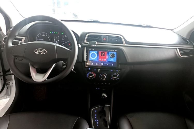 Used Hyundai Verna (older generation) 2017 1.4L Automatic YueXiang Edition China V-standard Center Console