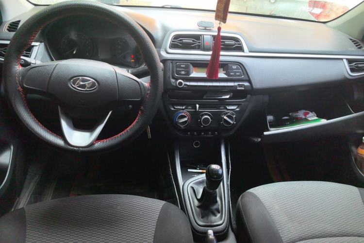 Used Hyundai Verna (older generation) 2017 1.4L Manual Refreshed Version China V Standard Center Console