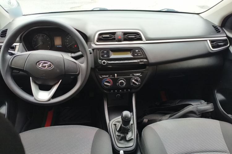 Used Hyundai Verna (older generation) 2017 1.4L Manual Refreshed Version China V Standard Center Console