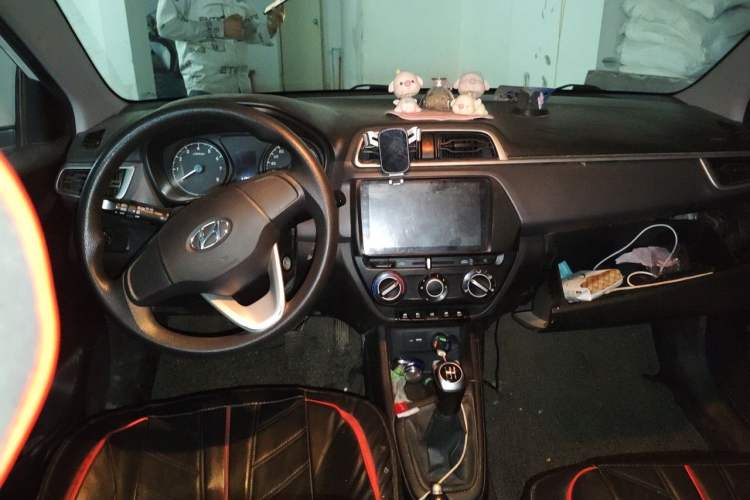 Used Hyundai Verna (older generation) 2017 1.4L Manual Colorful Skyroof Version China V Standard Center Console