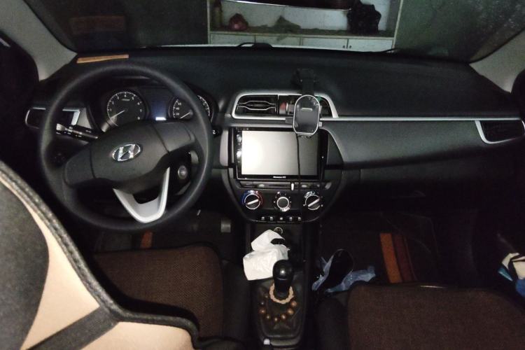 Used Hyundai Verna (older generation) 2017 1.4L Manual Refreshed Version China V Standard Center Console
