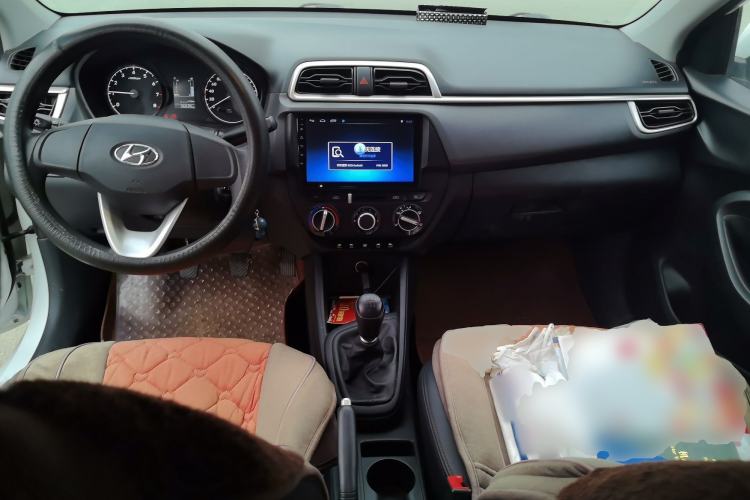 Used Hyundai Verna (older generation) 2017 1.4L Manual Refreshed Version China V Standard Center Console