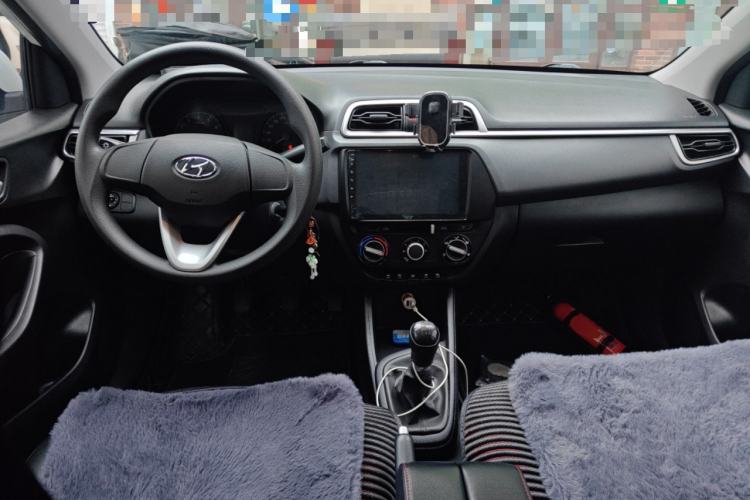 Used Hyundai Verna (older generation) 2017 1.4L Manual Refreshed Version China V Standard Center Console