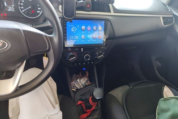 Used Hyundai Verna (older generation) 2017 1.4L Manual Huancai Edition China V Standard Center Console