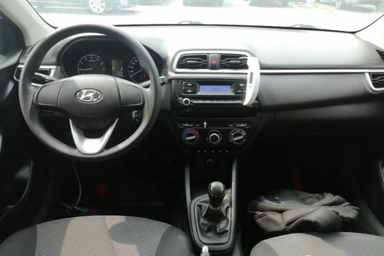 Used Hyundai Verna (older generation) 2017 1.4L Manual Refreshed Version China V Standard Center Console