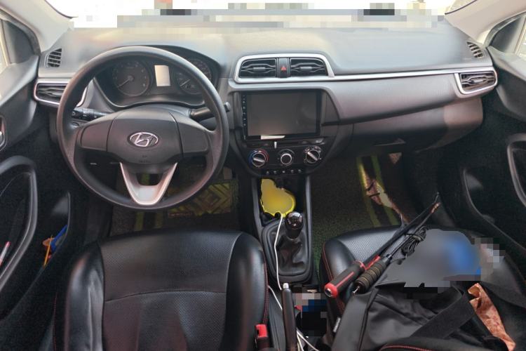 Used Hyundai Verna (older generation) 2017 1.4L Manual Refreshed Version China VI Standard Center Console