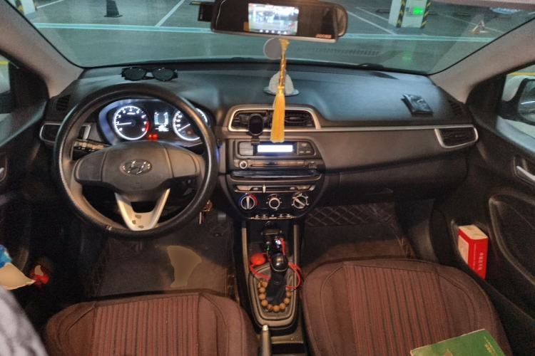 Used Hyundai Verna (older generation) 2017 1.4L Manual Refreshed Version China V Standard Center Console