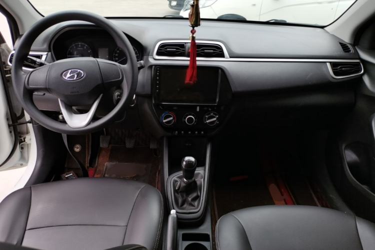 Used Hyundai Verna (older generation) 2017 1.4L Manual Refreshed Version China V Standard Center Console