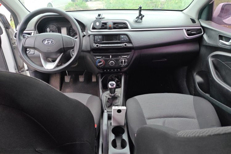 Used Hyundai Verna (older generation) 2017 1.4L Manual Huancai Edition China V Standard Center Console