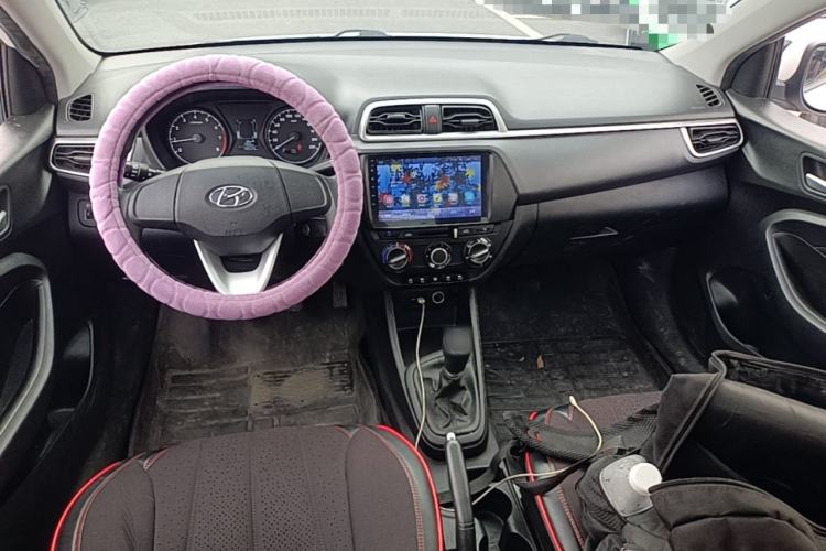 Used Hyundai Verna (older generation) 2017 1.4L Manual Colorful Skyroof Version China V Standard Center Console