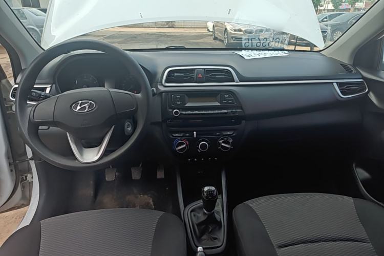 Used Hyundai Verna (older generation) 2017 1.4L Manual Refreshed Version China V Standard Center Console