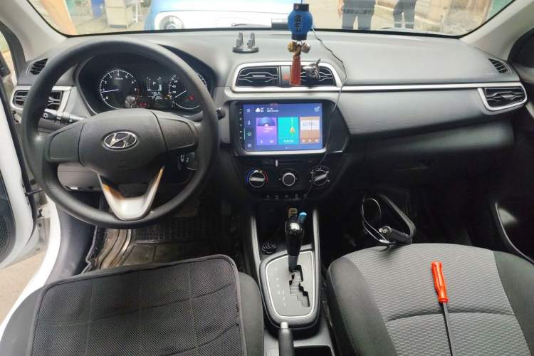 Used Hyundai Verna (older generation) 2017 1.4L Automatic YueXiang Edition China V-standard Center Console