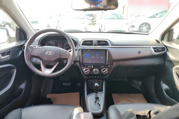Used Hyundai Verna (older generation) 2017 1.4L Automatic YueXiang Edition China V-standard Center Console