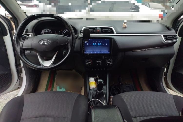 Used Hyundai Verna (older generation) 2017 1.4L Manual Refreshed Version China V Standard Center Console