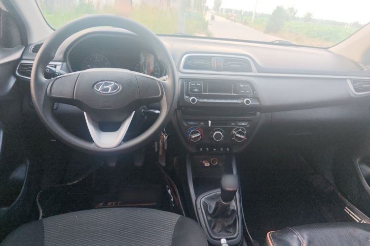 Used Hyundai Verna (older generation) 2017 1.4L Manual Huancai Edition China V Standard Center Console