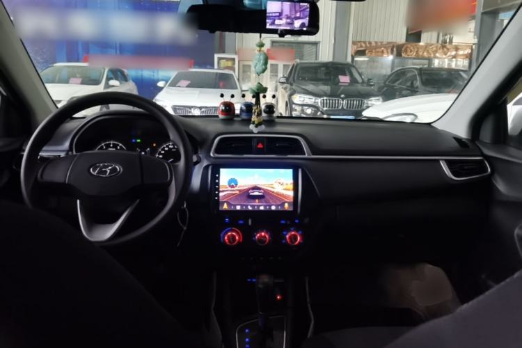 Used Hyundai Verna (older generation) 2017 1.4L Automatic YueXiang Edition China VI Standard Center Console