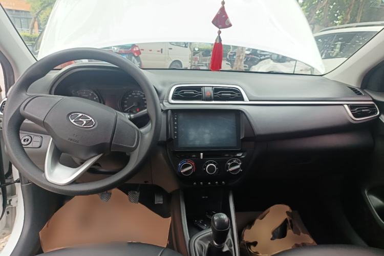 Used Hyundai Verna (older generation) 2017 1.4L Manual Refreshed Version China V Standard Center Console