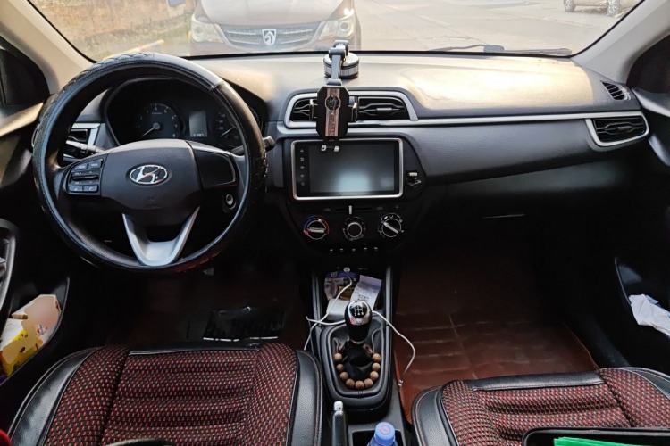 Used Hyundai Verna (older generation) 2017 1.4L Manual Huancailian Connected Version China V Standard Center Console