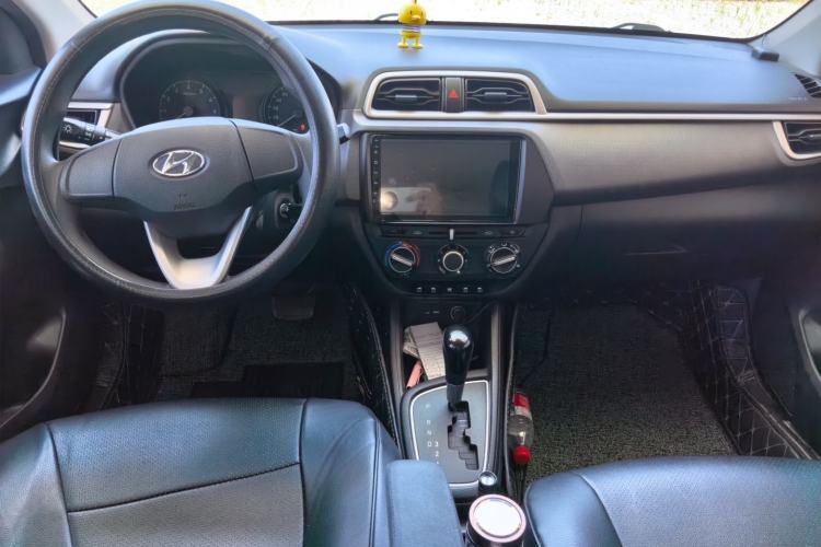Used Hyundai Verna (older generation) 2017 1.4L Automatic YueXiang Edition China V-standard Center Console