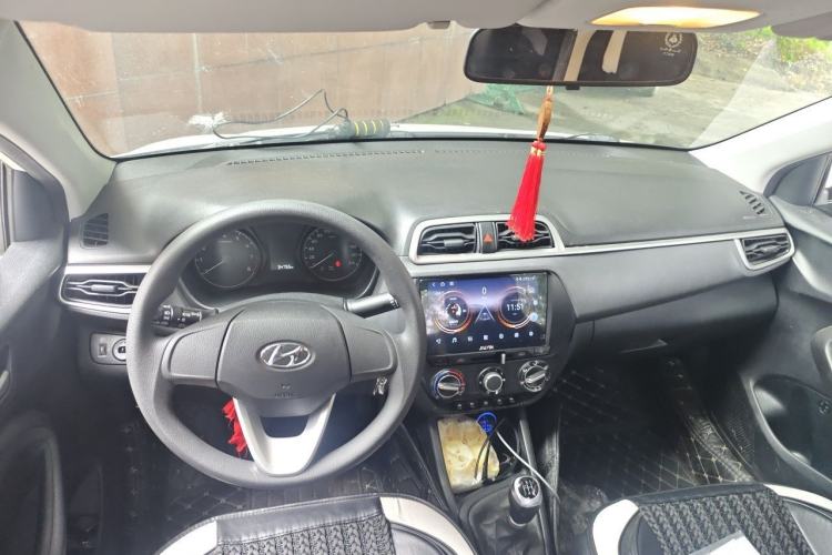 Used Hyundai Verna (older generation) 2017 1.4L Manual Huancai Edition China V Standard Center Console