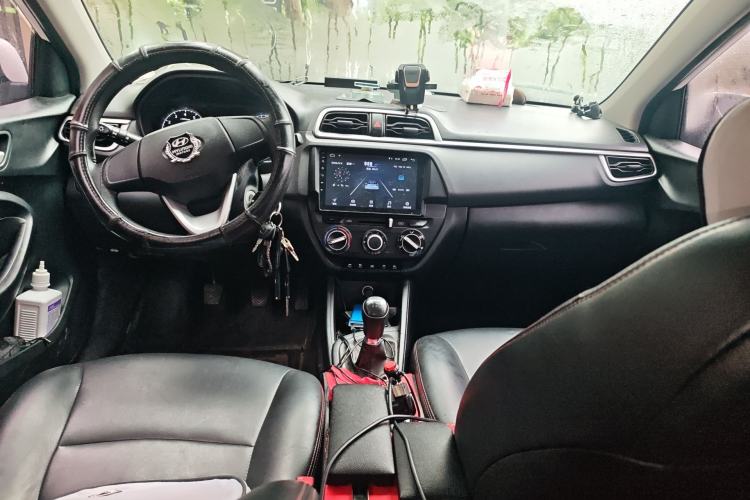 Used Hyundai Verna (older generation) 2017 1.4L Manual Huancailian Connected Version China V Standard Center Console