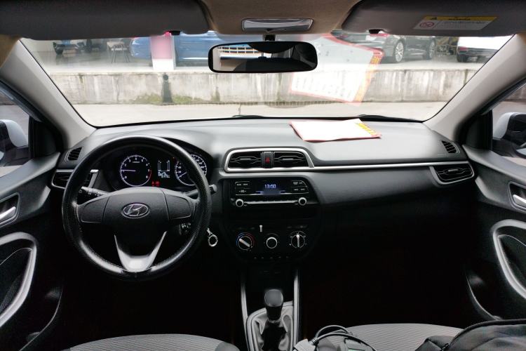 Used Hyundai Verna (older generation) 2017 1.4L Manual Huancai Edition China V Standard Center Console