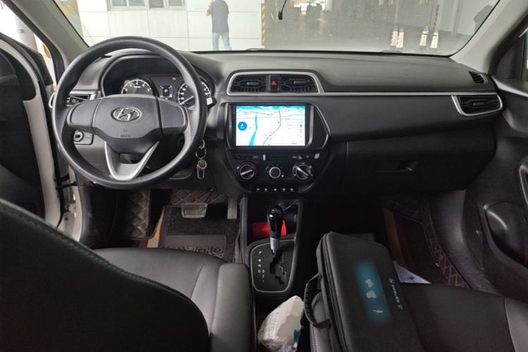 Used Hyundai Verna (older generation) 2017 1.4L Automatic YueXiang Edition China V-standard Center Console