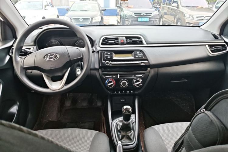 Used Hyundai Verna (older generation) 2017 1.4L Manual Refreshed Version China VI Standard Center Console