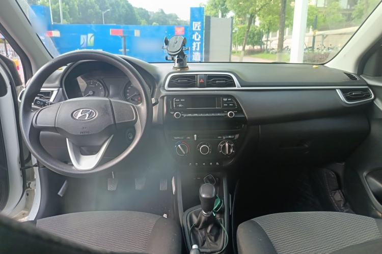 Used Hyundai Verna (older generation) 2017 1.4L Manual Huancai Edition China V Standard Center Console