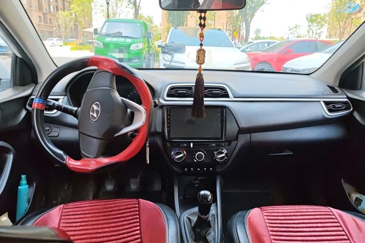 Used Hyundai Verna (older generation) 2017 1.4L Manual Refreshed Version China VI Standard Center Console