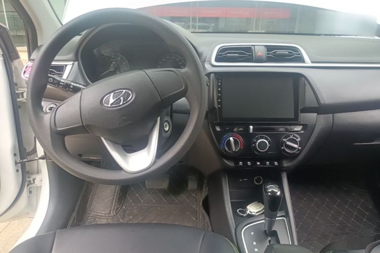 Used Hyundai Verna (older generation) 2017 1.4L Automatic YueXiang Edition China V-standard Center Console