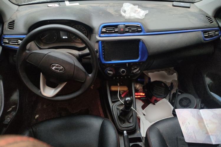 Used Hyundai Verna (older generation) 2017 1.4L Manual Refreshed Version China VI Standard Center Console