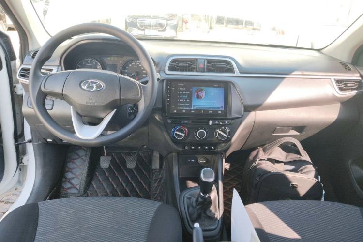 Used Hyundai Verna (older generation) 2017 1.4L Manual Huancai Edition China V Standard Center Console
