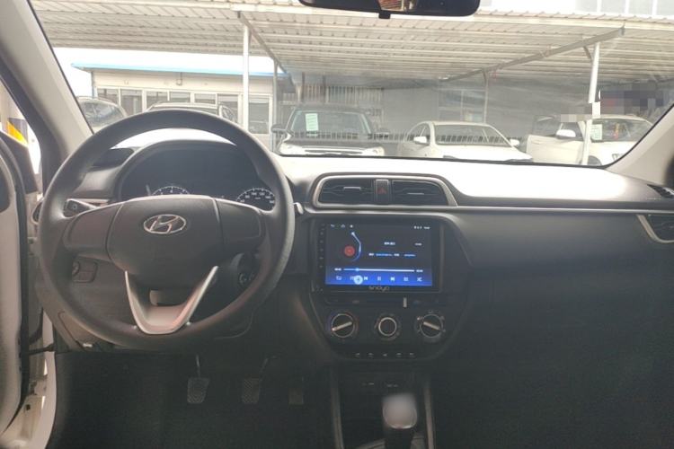 Used Hyundai Verna (older generation) 2017 1.4L Manual Huancai Edition China V Standard Center Console