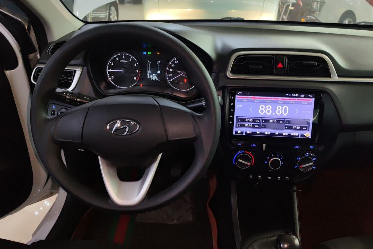 Used Hyundai Verna (older generation) 2017 1.4L Manual Refreshed Version China V Standard Center Console
