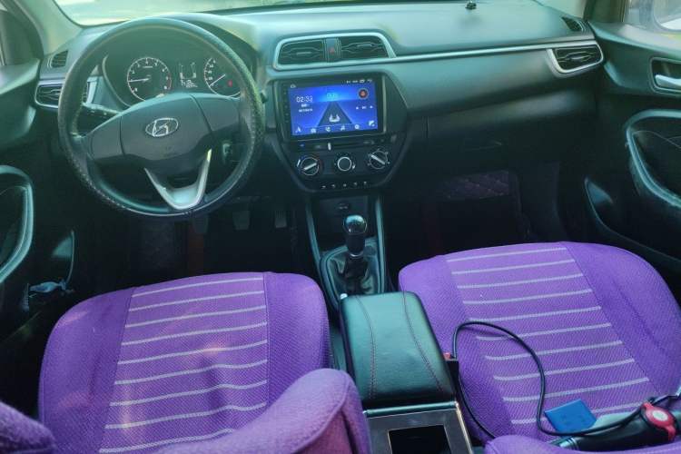 Used Hyundai Verna (older generation) 2017 1.4L Manual Refreshed Version China V Standard Center Console