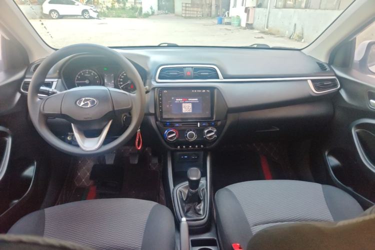 Used Hyundai Verna (older generation) 2017 1.4L Manual Huancai Edition China VI Center Console