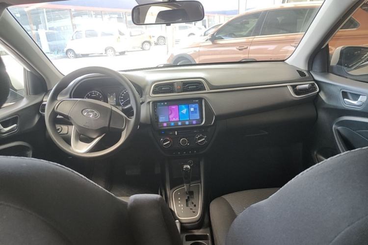 Used Hyundai Verna (older generation) 2017 1.4L Automatic YueXiang Edition China V-standard Center Console