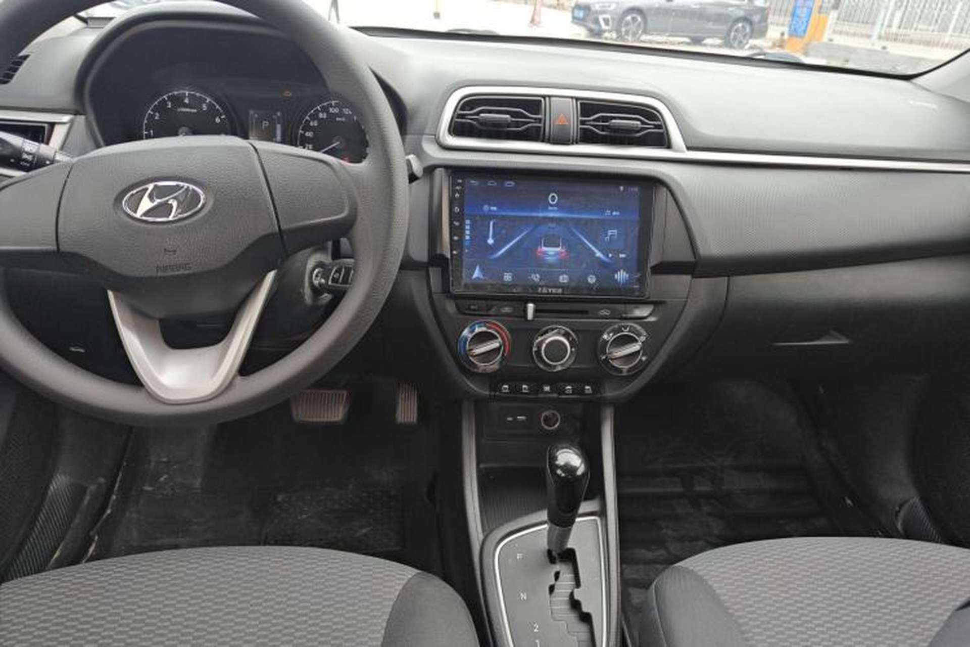 Used Hyundai Verna (older generation) 2017 1.4L Automatic YueXiang Edition China V-standard Center Console